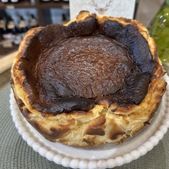 自家製バスク風チーズケーキ　ホール【税込3520円】