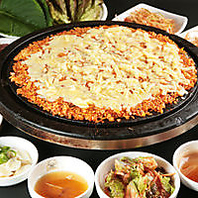 チヂミや冷麺、鍋など、本場韓国の味をお楽しみ下さい！