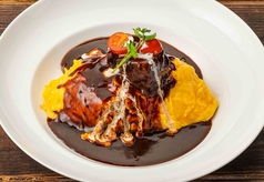 ビーフシチューオムライス