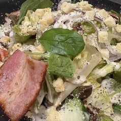 炙りベーコンのシーザーサラダ