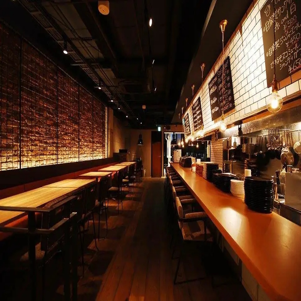 木目調のスタイリッシュな店内は大人の雰囲気抜群！宴会や二次会、パーティーなどのイベントにも最適