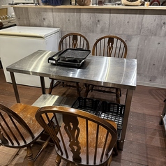 移転前から多くのお声があったテーブル席を完備！以前よりもみんなでのご来店をお待ちしております