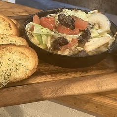 牛タンのアヒージョ