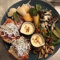 スープ＆パン付ランチや、チャージ込のお得な夜コース！