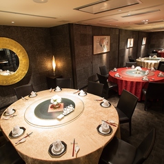 6名様から最大40名様までご利用できる円卓を備えた個室でございます