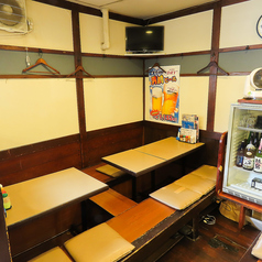 ≪4名席≫テーブル席は全席掘りごたつでゆったり寛げます。グループでのご利用にお勧めです
