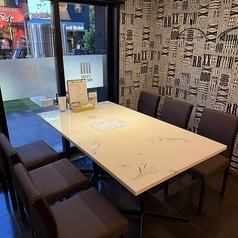 6名様までご利用可能な半個室。会社宴会やお食事会にもおすすめです。