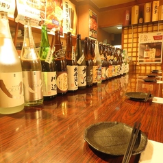 カウンター席お一人様も大歓迎です！(日)～(金)はハッピーアワー実施中！！お一人様でもご利用可。詳しくはコース一覧のハッピーアワーをご確認下さい。
