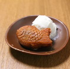 揚げたい焼きアイス添え