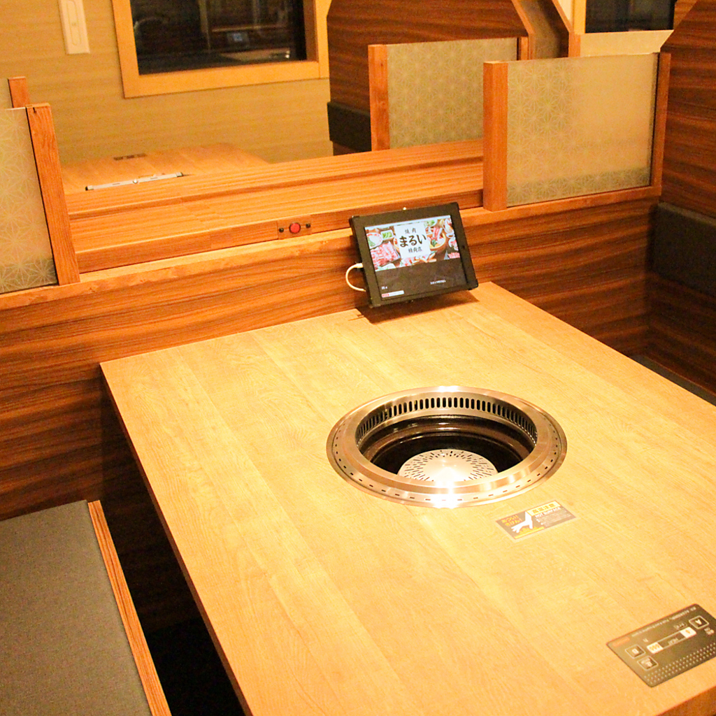 広々とした店内で自慢の焼肉をご堪能下さい！オーダーはタッチパネルで対応しています！