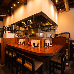 広々としたカウンターでゆったりとお食事をお楽しみいただけます。