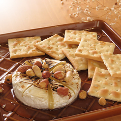 ≪クラッカーとの相性抜群≫◆「とろける丸ごと焼きカマンベール」1,480円(税込)〜の写真