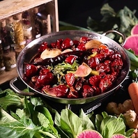 他のお店にはない料理も！農家の燃焼系汁なし麻辣香鍋！