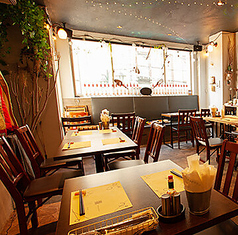 ベビーカー入店可能です。家族連れのお食事も大歓迎！ぜひ、美味しい料理とお酒を楽しんで、ゆっくりとお寛ぎください。