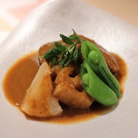 旬の厳選食材を使った創作和食で季節を表現