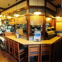 カウンター8席ございます。お一人様でのご利用にどうぞ。