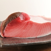 市場から仕入れてた新鮮な鮮魚をぜひご堪能ください。お刺身は仕入れ状況によって変わるため、その日新鮮のおすすめ鮮魚をお楽しみいただけます。