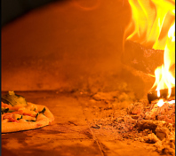 薪火仕立ての贅沢ピザ