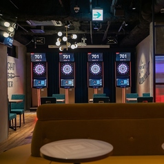 ダーツの合間はお席でフードやお酒を楽しみながら、ゆったりおくつろぎください♪お好みで注文できるアラカルトメニューも、ご宴会にぴったりのコースもご用意しております！