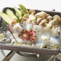 タコとイカのアヒージョ