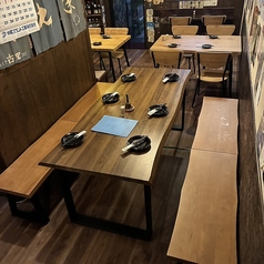 L席6~8名様で利用可能な広々テーブル席