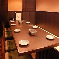 いっとく阪急梅田かっぱ横丁店にはテーブル席がございますので仲間内でのちょっとした飲み会に最適です！豊富な種類の串カツが食べ放題のコースや飲み放題もございますので是非ご堪能ください！