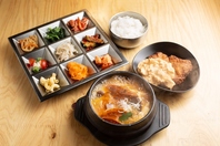 大人気の韓国料理が充実☆テイクアウトも可能です！