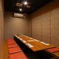 【思い出に残る素敵なひとときを】最大12名様までご利用いただけるお部屋をご用意しております。ご友人やご家族との集まり、ビジネスシーン、特別なイベントなど様々なシーンにご利用いただけます。お部屋には穏やかな水の流れる音が響き、心地よい癒しの空間となっております。リラックスしたひとときをお楽しみください。