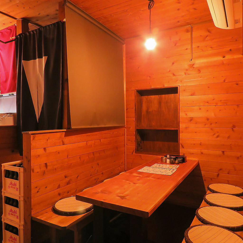 なんと言っても落ち着ける雰囲気が魅力の店内♪個室でなくともゆったり出来て使い勝手の良いお店です