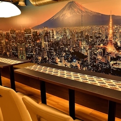 【大人数歓迎★6人掛けのお席】ご友人との集まりにも！6名様掛けのお席は3卓ご用意！「今日飲まない？」なんて突然のお誘いにもバッチリ対応☆中の良いご友人や気の置けないいつもの仲間との、楽しい時間をお過ごしください♪