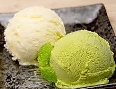 ２種のアイスクリーム盛り合せ（バニラ・抹茶）