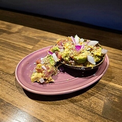 マグロとアボカドのポキタルタル