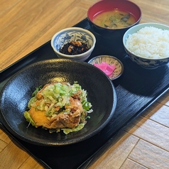 鶏もも肉の油淋鶏定食