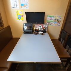 4人テーブル席3室（半個室)12名席宴会可能！