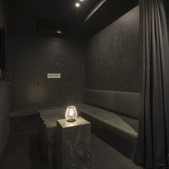 13時から05時までオープンしているので、バー利用だけでなくカフェや夜カフェとしての利用もお待ちしております。