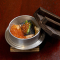 料理メニュー写真&nbsp;サーモンといくらの釜めし