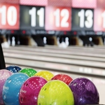 ボウリング場も併設♪お得なパックプランもございます♪