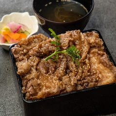 【土日祝限定】炙り牛カルビ重ランチ