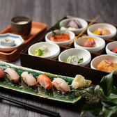 【ランチタイムも元気に営業中！】当店は11:00～15:30と17:00～23:00の二部営業を行っております。休憩時間やお買い物の合間にも気軽にお立ち寄りいただけます。贅沢なランチタイムをぜひ当店でお楽しみください！美味しい料理と種類豊富なドリンク、心地よい雰囲気で、特別なひとときをお届けします。お待ちしております！