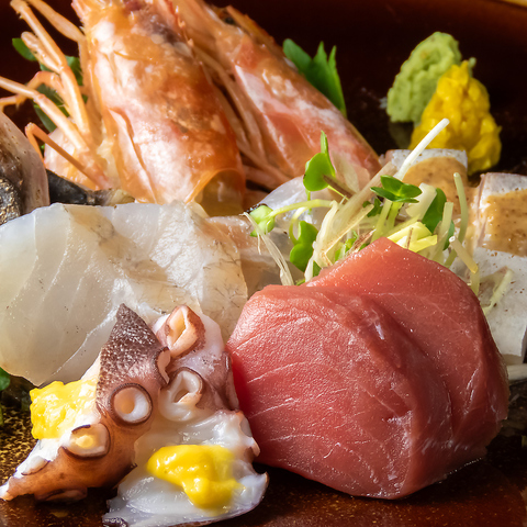 【岡山駅徒歩５分】鮮度抜群の海鮮刺身と炭火焼きを堪能！飲み放題付きコースもご用意