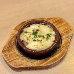 北海道ラクレットチーズとキノコのアヒージョ