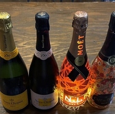 《毎日翌朝まで営業》いつでも元気なスタッフがお客様をお出迎え！活気ある雰囲気の店内では、時間を忘れて楽しくお過ごし頂けます。お仕事終わりに同僚とのサク飲み・おひとり様での晩酌、休日の女子会・ご親族でのお集まり・会社宴会、2次会利用や3軒目などのはしご酒まで大歓迎です。気軽にふらっとお立ち寄りください。