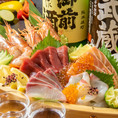 【楽しいひとときを過ごせる♪】当店では、生ビールも含まれている2時間飲み放題を楽しむことができるコースをご用意しています！多彩な料理を取り揃えておりますので、心ゆくまでお楽しみください！