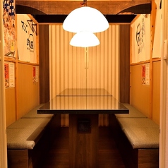 【ゆったりと過ごせる個室で♪】個室のお席はほかのお客様を気にすることなくゆったりと会話を楽しむことが出来ます◎美味しい料理やドリンク、お酒を楽しみながら、楽しいひとときをお過ごしいただけます☆是非お勧めしたい！