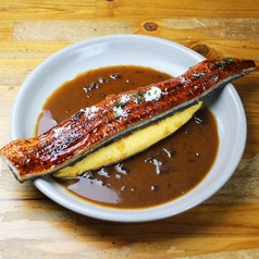 うなぎオムレツ ポルチーニの赤ワインソース