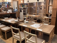 【テーブル席】明るい店内で楽しく美味しい時間をお過ごしください♪宮崎の美味い！をご堪能いただけます！