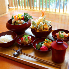 厳選産直食材を使った彩りも香りも楽しめる新たな昼御膳