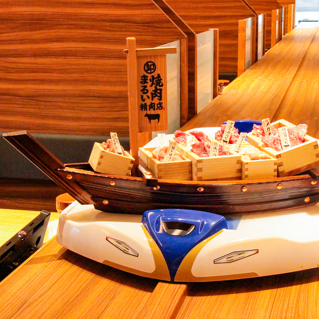 タッチパネルでご注文いただくと新幹線型特急レーンでご提供！小さなお子様に大人気☆