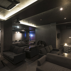 13時から05時までオープンしているので、バー利用だけでなくカフェや夜カフェとしての利用もお待ちしております。