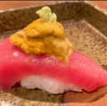 料理メニュー写真&nbsp;本マグロいくら乗せ寿司 1カン